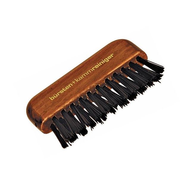 Čištění hřebenů a kartáčů